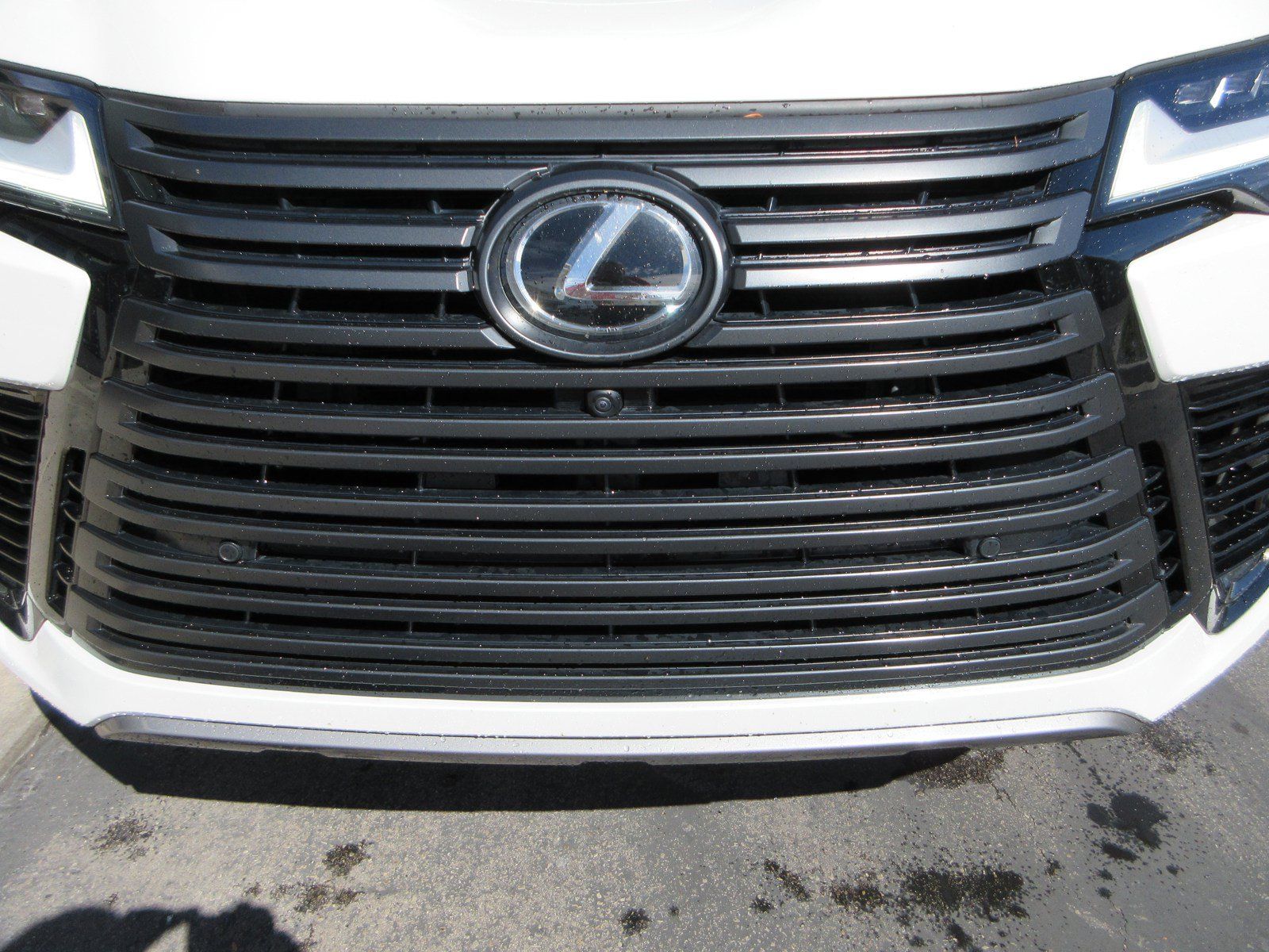 Used 2023 Lexus LX 600 4WD w/ Appearance Package image 15