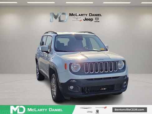 Used 2017 Jeep Renegade Latitude image 1