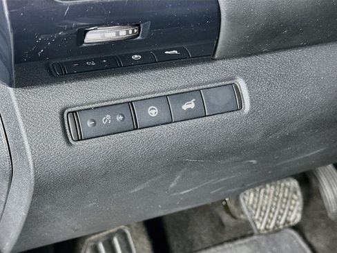Used 2025 Nissan Pathfinder SV FWD image 17