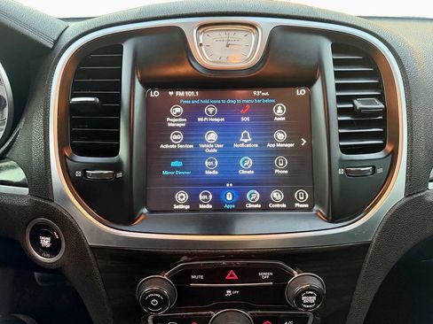 Used 2018 Chrysler 300 Touring w/ Chrome Appearance Package image 14