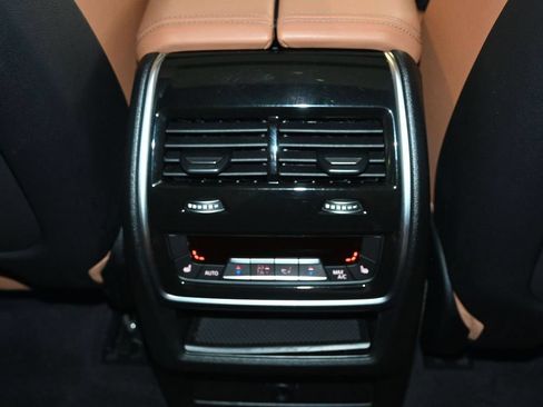 Used 2025 BMW X6 M60i AWD/4WD image 38