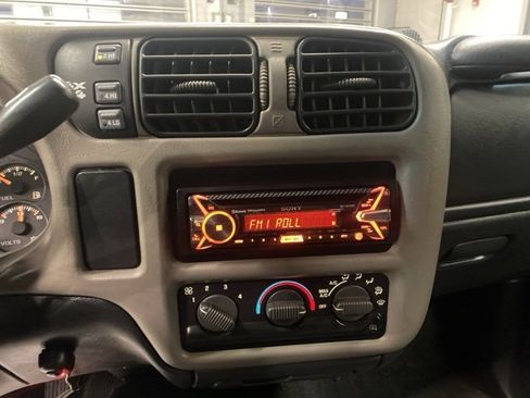 Used 2001 GMC Sonoma SLS image 16