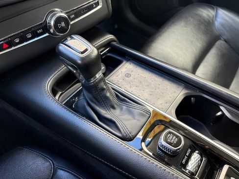 Used 2021 Volvo XC90 T5 Momentum w/ Climate Package image 29