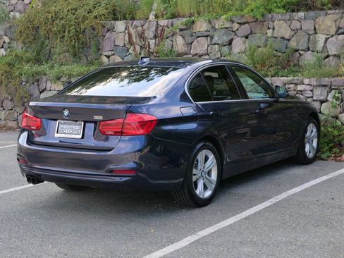 Used 2017 BMW 330i xDrive Sedan w/ Premium Package AWD/4WD image 6