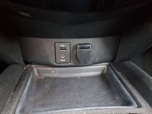 Used 2016 Nissan Rogue SV FWD image 15