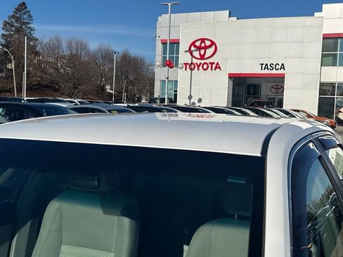 Used 2017 Toyota Camry LE image 43