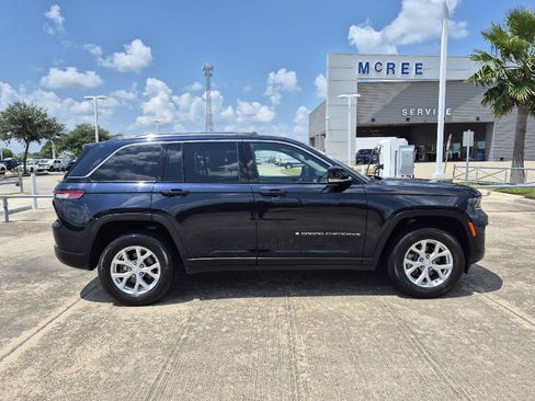 Used 2023 Jeep Grand Cherokee Limited AWD/4WD image 17