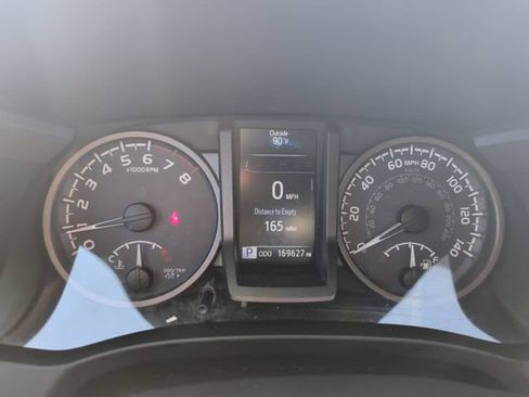 Used 2018 Toyota Tacoma TRD Off-Road AWD/4WD image 19