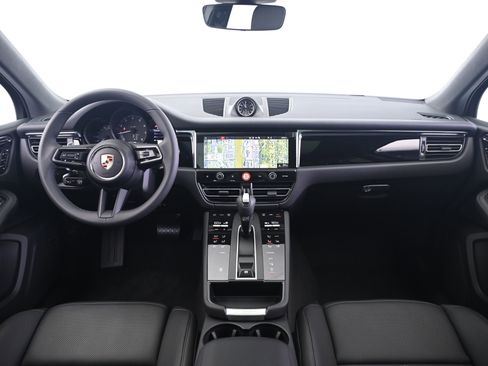 Certified 2025 Porsche Macan image 31