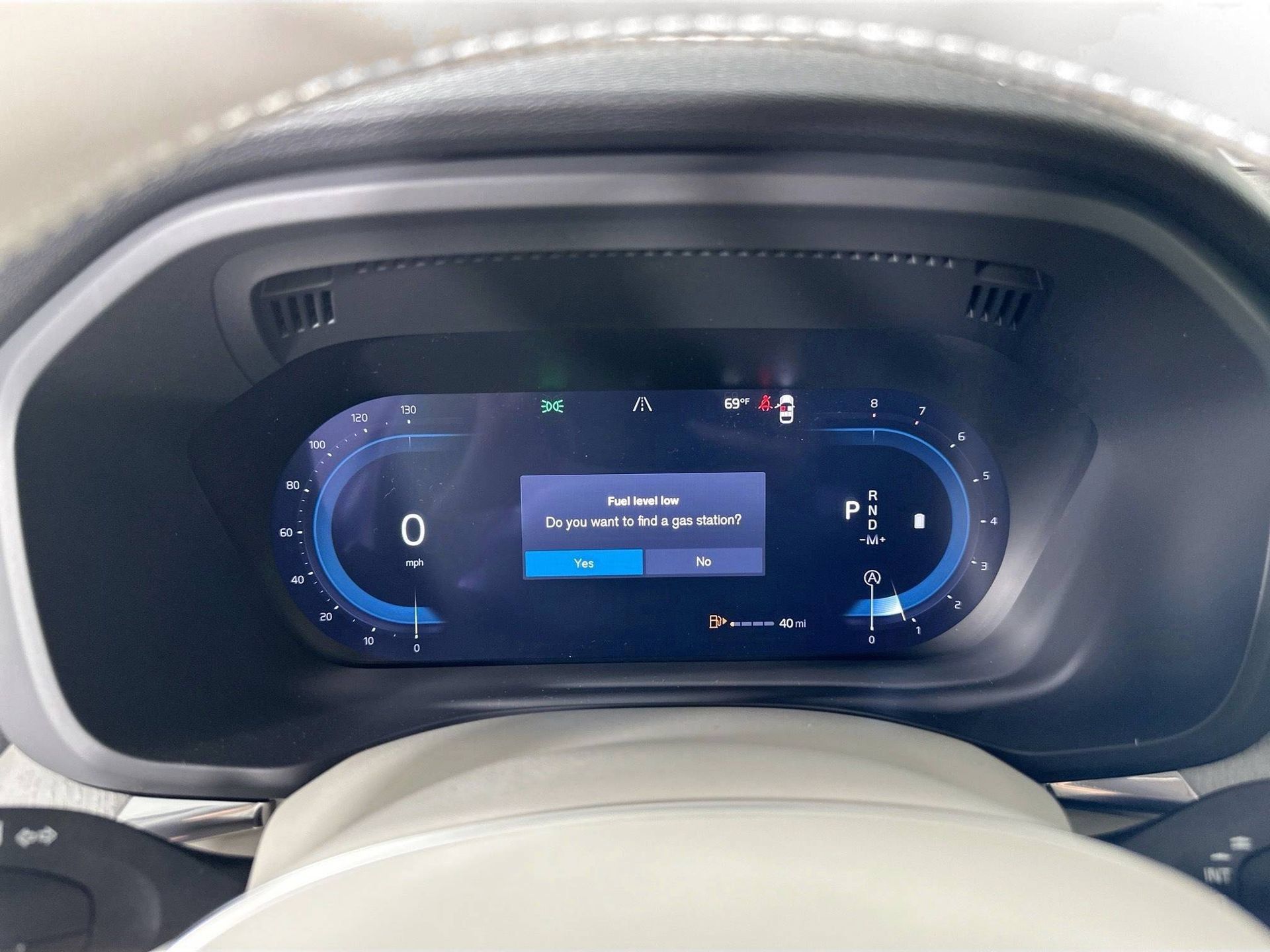 Certified 2025 Volvo XC60 B5 Plus w/ Protection Package Premier AWD/4WD image 9