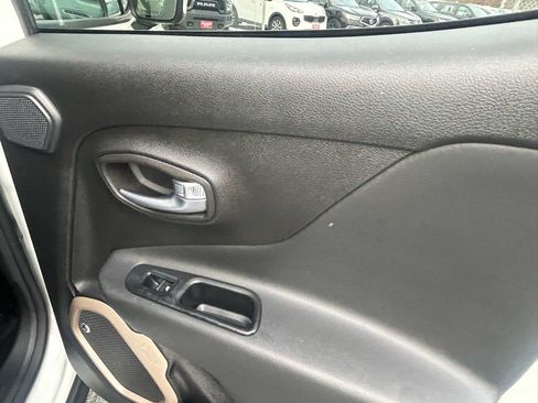 Used 2016 Jeep Renegade 75th Anniversary image 6