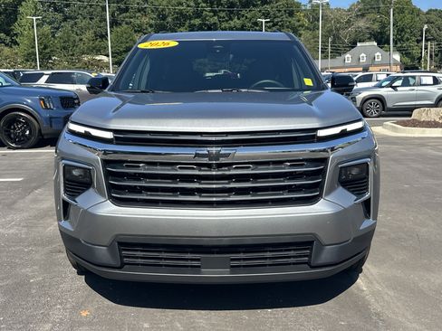 Used 2026 Chevrolet Traverse LT w/ Driver Confidence Package FWD image 3