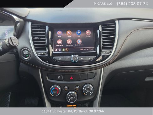 Used 2020 Chevrolet Trax LT w/ LT Convenience Package FWD image 12