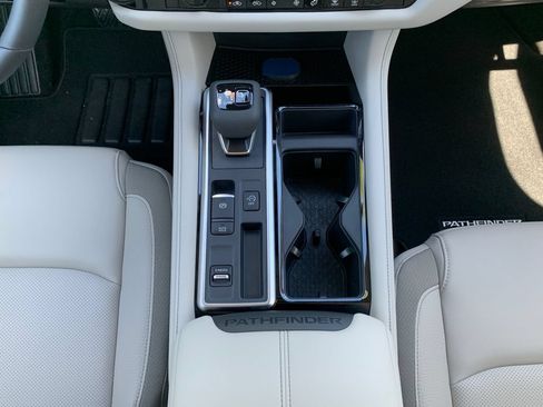 New 2026 Nissan Pathfinder SL FWD image 18