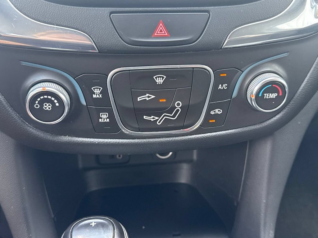 Used 2018 Chevrolet Equinox LT FWD image 17