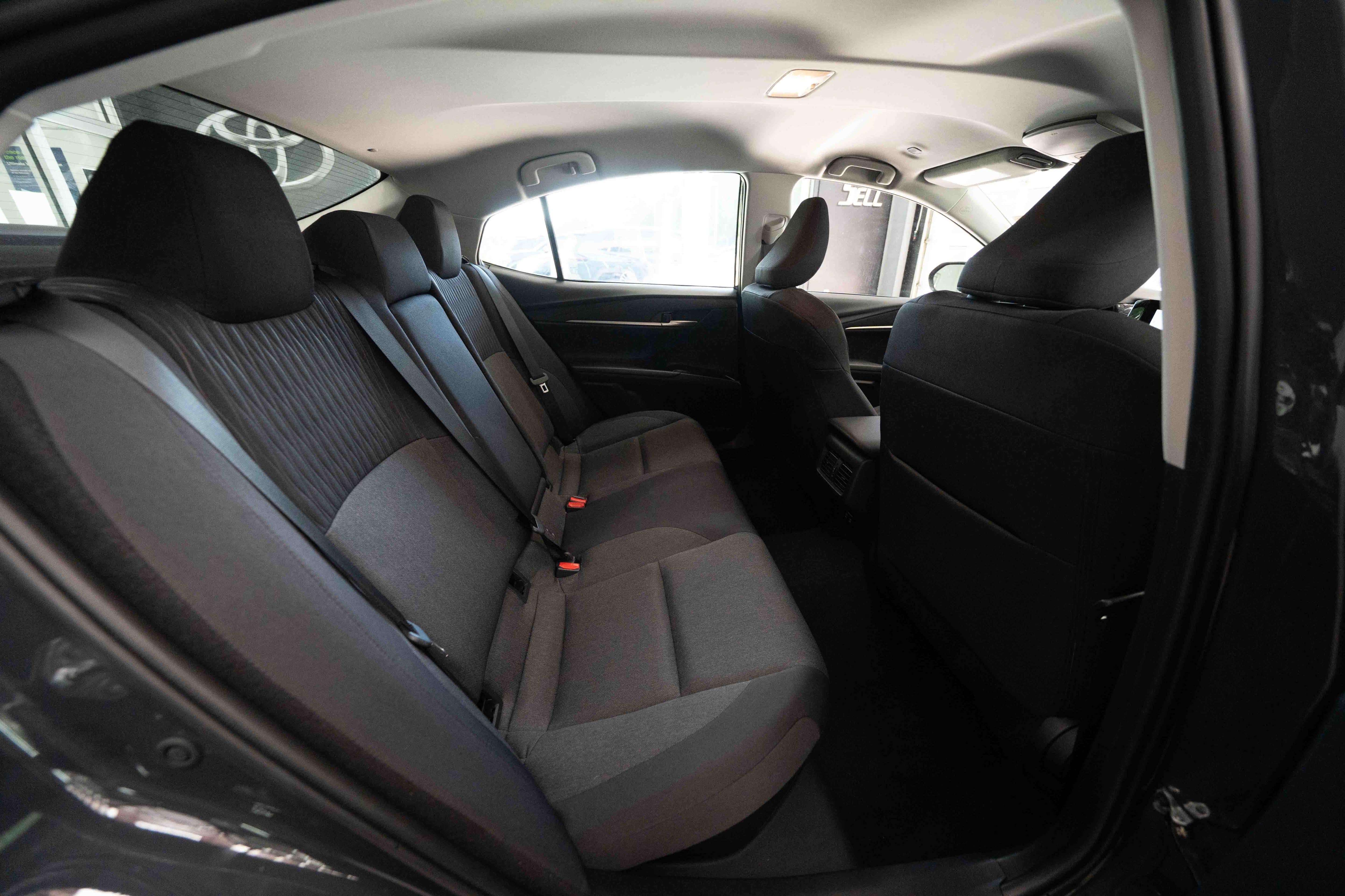 Used 2025 Toyota Camry LE FWD image 24