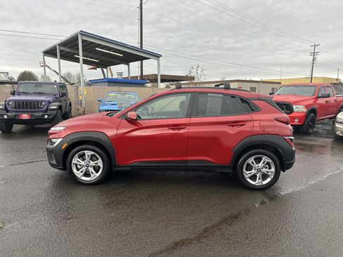 Used 2022 Hyundai Kona SEL w/ Convenience Package image 2