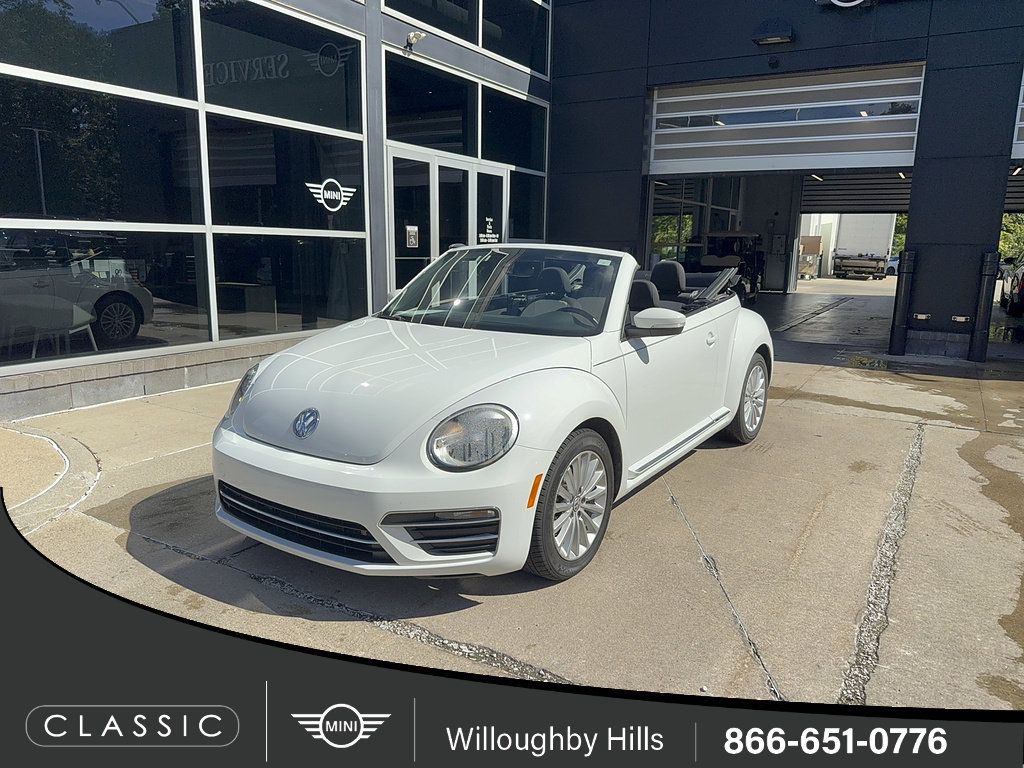 Used 2019 Volkswagen Beetle 2.0T SE FWD image 1