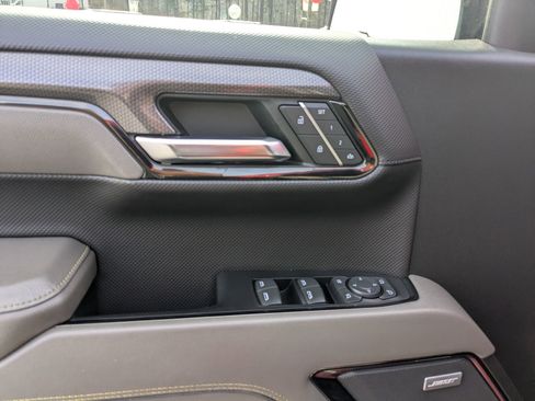 Used 2022 Chevrolet Silverado 1500 ZR2 image 10