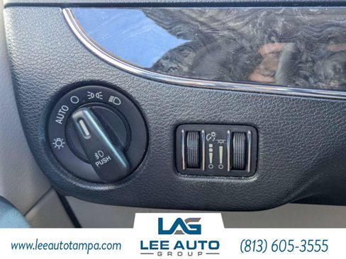 Used 2014 Chrysler Town & Country Touring FWD image 22