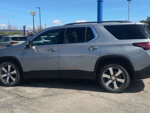 Used 2023 Chevrolet Traverse LT w/ LT Premium Package image 6