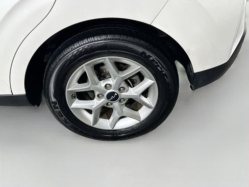 Used 2025 Kia Soul LX w/ LX Technology Package FWD image 11