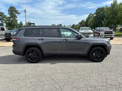 Used 2023 Jeep Grand Cherokee L Laredo AWD/4WD image 6