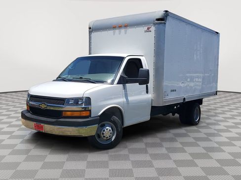 Used 2015 Chevrolet Express 3500 Extended w/ Chrome Appearance Package RWD image 2