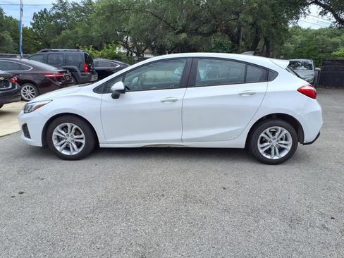 Used 2019 Chevrolet Cruze LS w/ LS Convenience Package FWD image 3