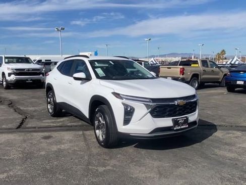 New 2026 Chevrolet Trax LT FWD image 2