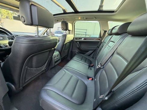 Used 2012 Volkswagen Touareg Hybrid image 51