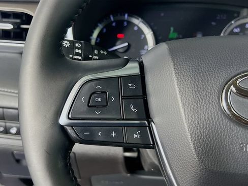 Used 2021 Toyota Highlander Limited FWD image 17