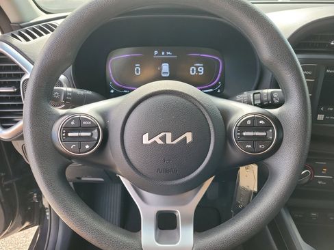 Used 2025 Kia Soul LX w/ LX Technology Package FWD image 16