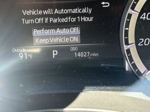 Used 2025 Toyota Highlander LE FWD image 13