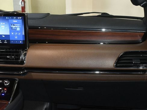 Used 2023 Lincoln Navigator Reserve image 28