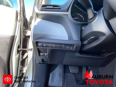 Certified 2025 Toyota Sienna LE FWD image 36