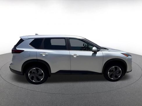 Used 2025 Nissan Rogue SV FWD image 16