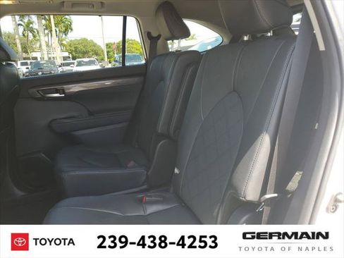Certified 2024 Toyota Highlander Platinum FWD image 20