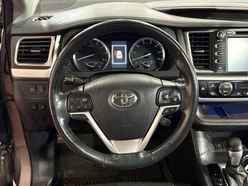 Used 2017 Toyota Highlander Limited Platinum image 23
