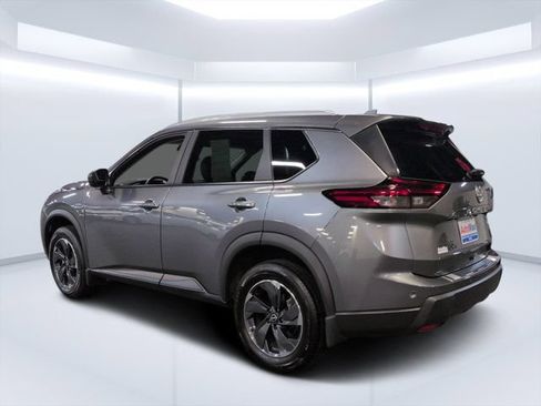 Used 2026 Nissan Rogue SV w/ SV Premium Package FWD image 5