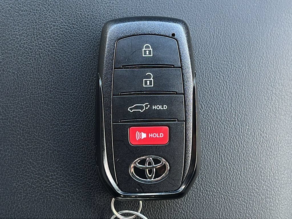 Used 2025 Toyota Crown Signia AWD/4WD image 22