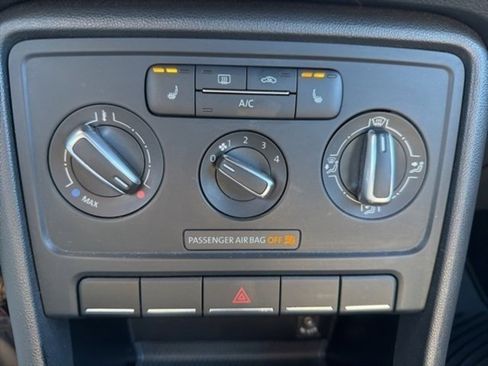 Used 2013 Volkswagen Beetle TDI image 18