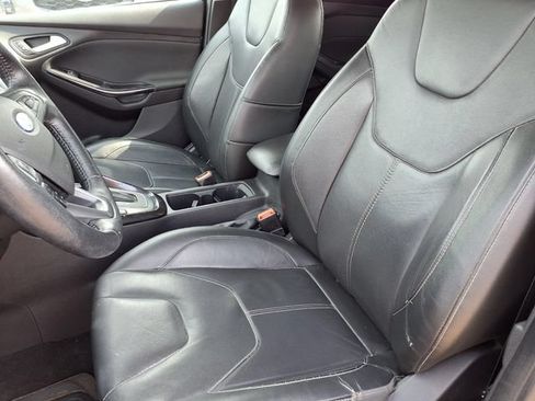 Used 2018 Ford Focus Titanium FWD image 3
