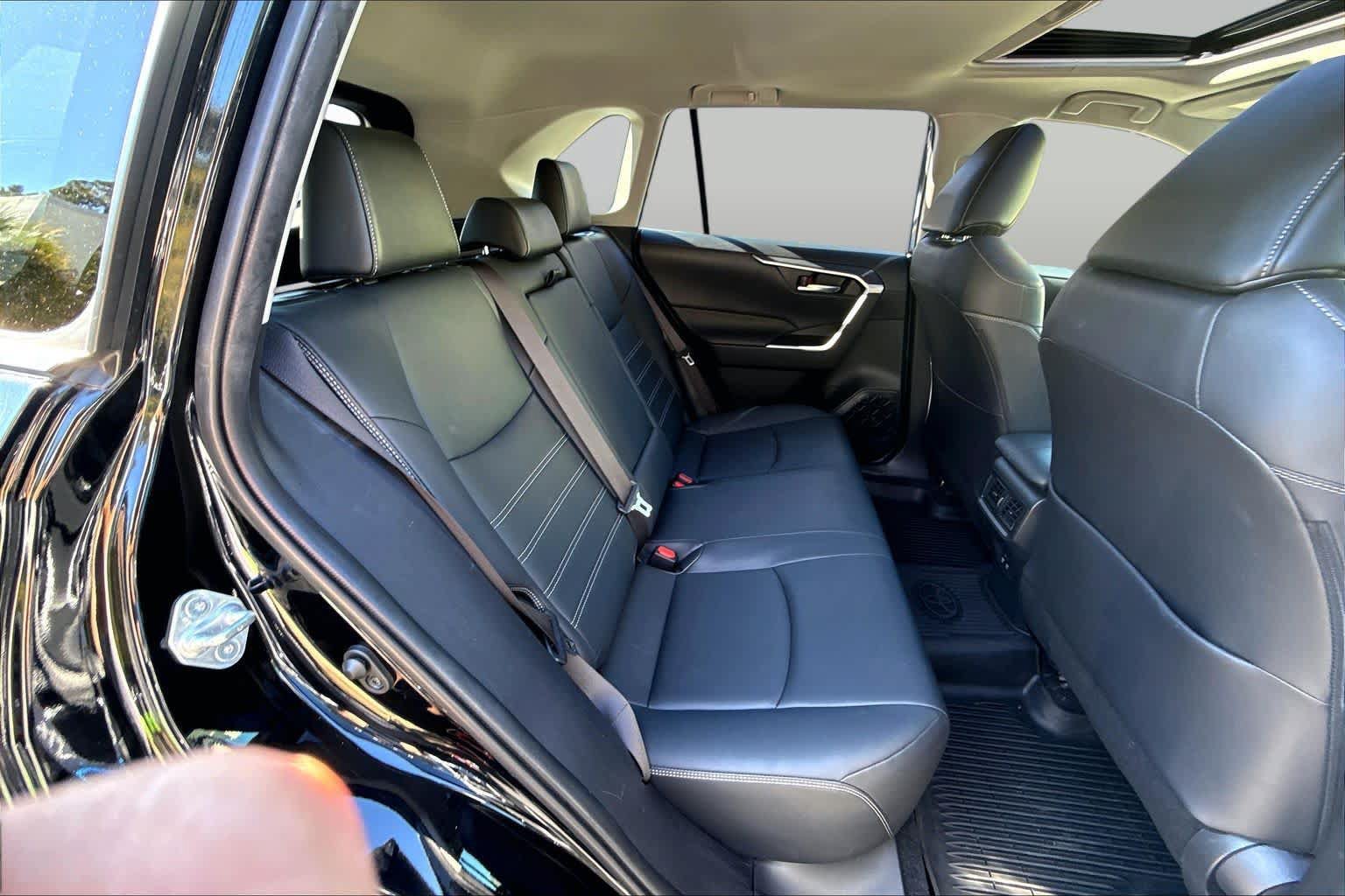 Used 2019 Toyota RAV4 XLE Premium w/ Cold Weather Package AWD/4WD image 20