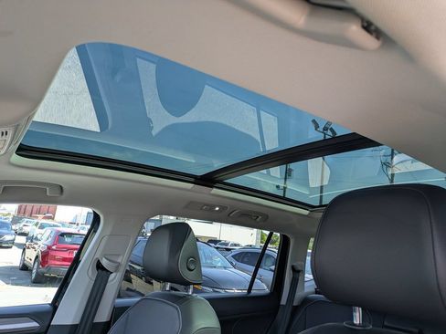 Used 2022 Volkswagen Tiguan SE w/ Panoramic Sunroof Package AWD/4WD image 21
