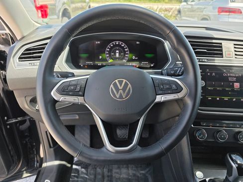 Used 2024 Volkswagen Tiguan SE image 26