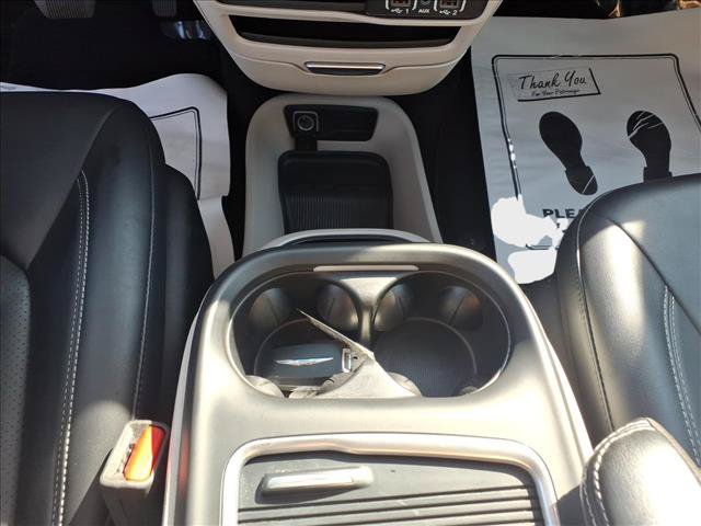 Used 2024 Chrysler Pacifica Touring-L FWD image 29