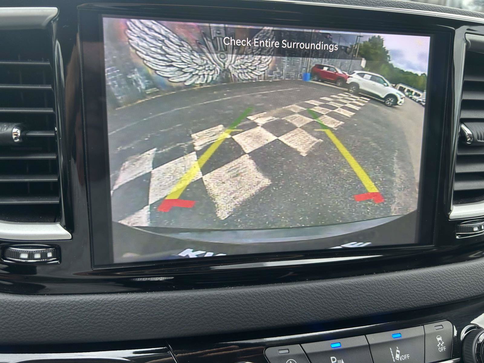 Used 2023 Chrysler Pacifica Touring-L FWD image 21