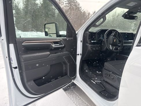 Used 2025 Chevrolet Silverado 3500 LT image 10