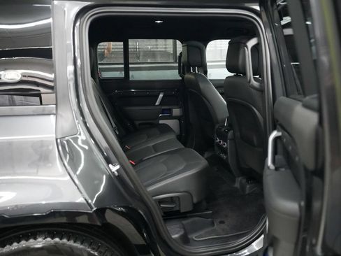 Used 2023 Land Rover Defender 130 X-Dynamic SE AWD/4WD image 33